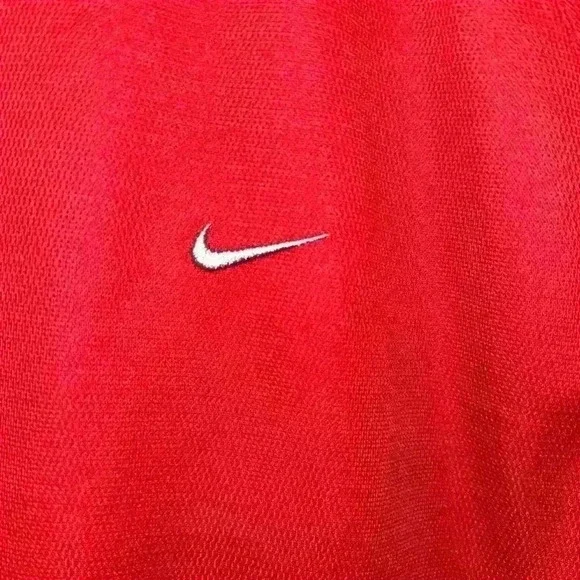 Vintage Nike Men’s Training Gym Shirt Swoosh Logo Red Size M Outdoors - Picture 2 of 7